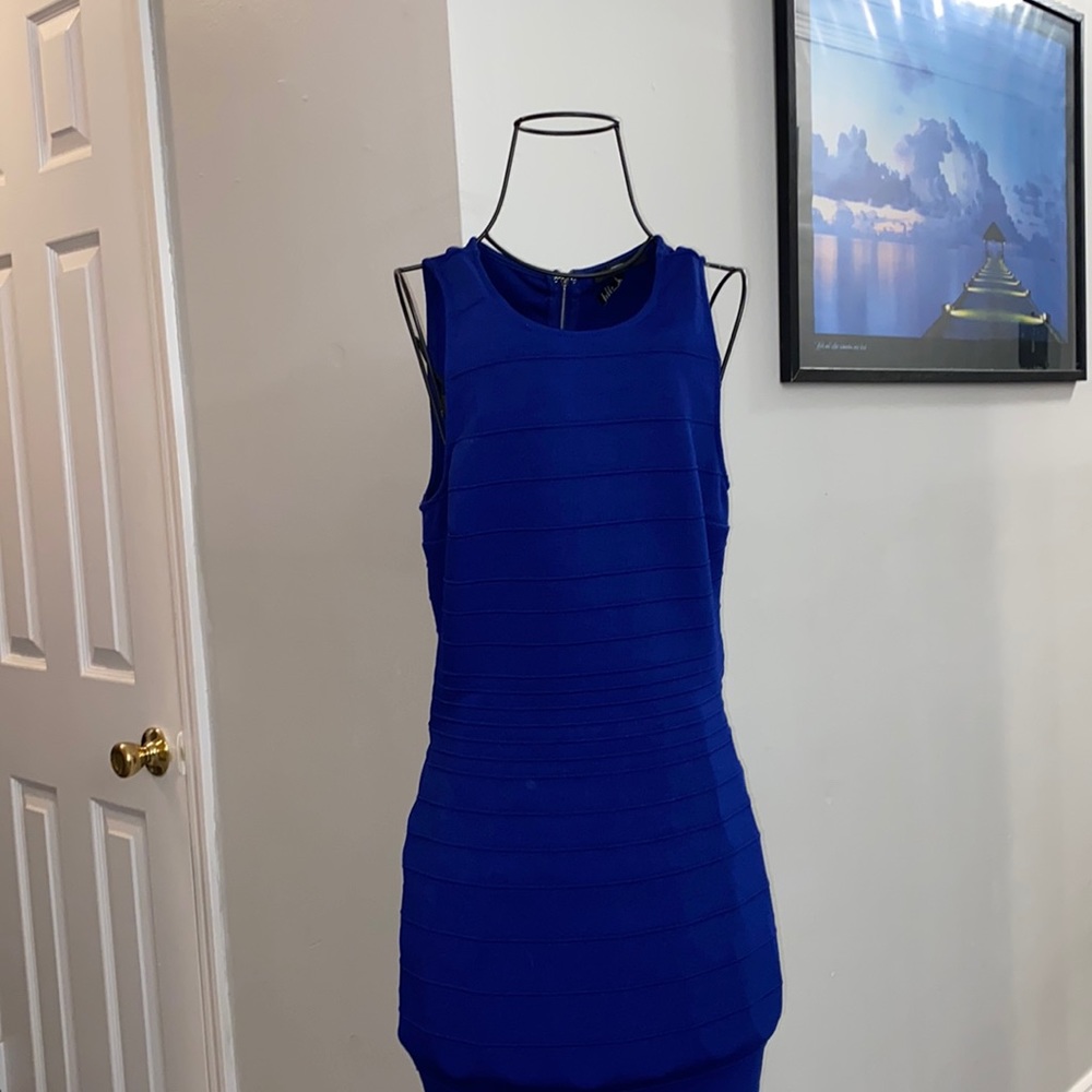 CUTE PEEK-A-BOO BACK DRESS